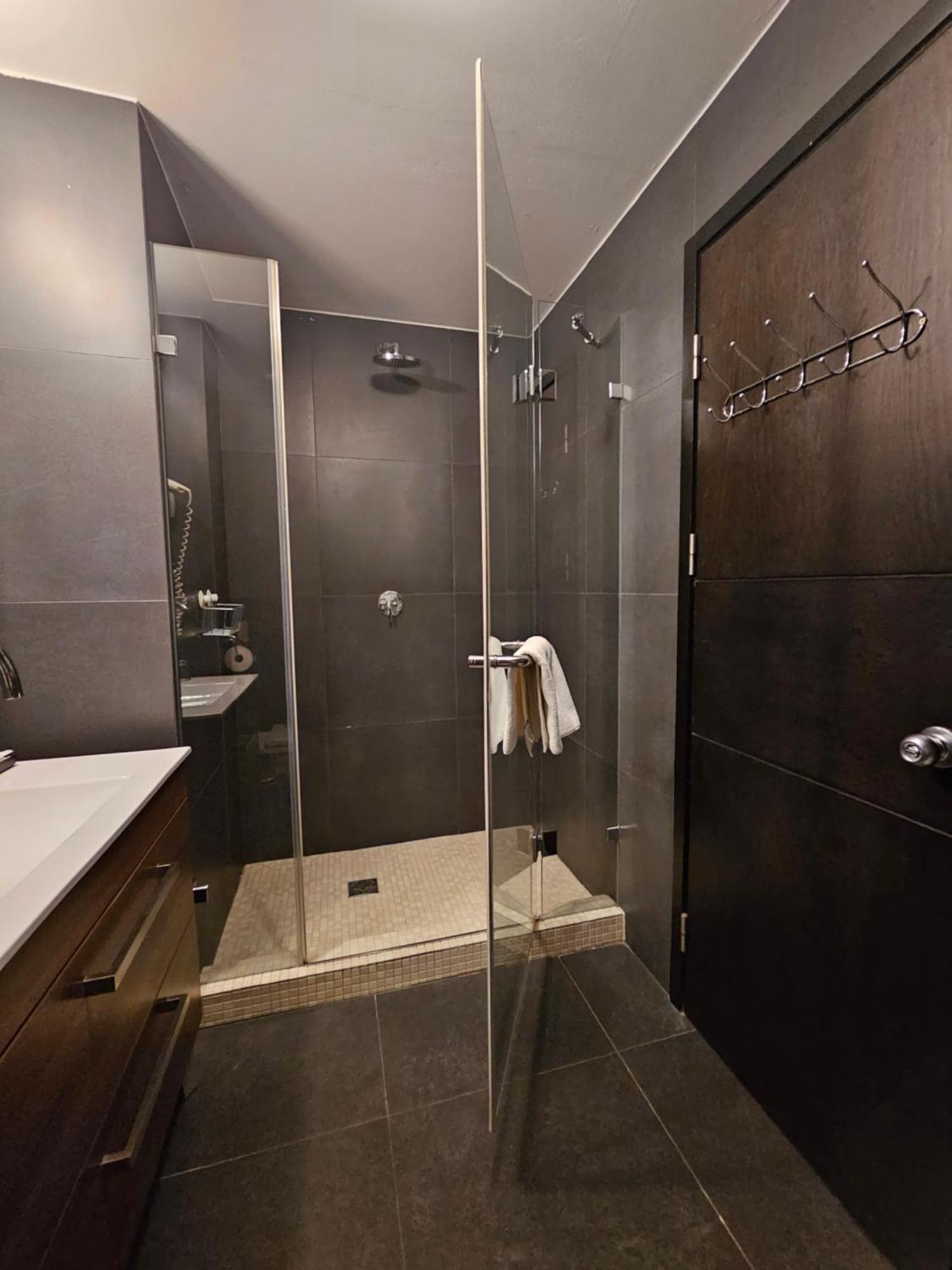 Budapest Tower Eksteriør billede